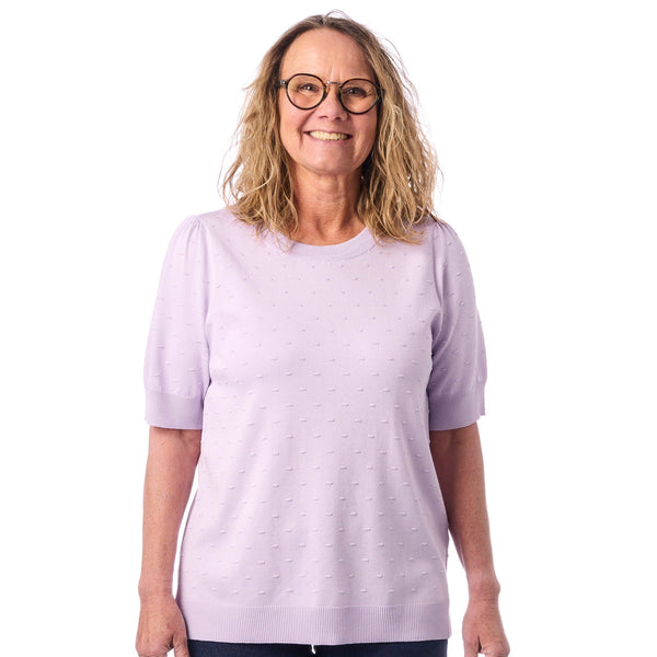 Tunn, mjuk stickning från Sunday – Lavendel