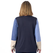 Mjuk stickad tröja med dekorativa knappar från Brandtex