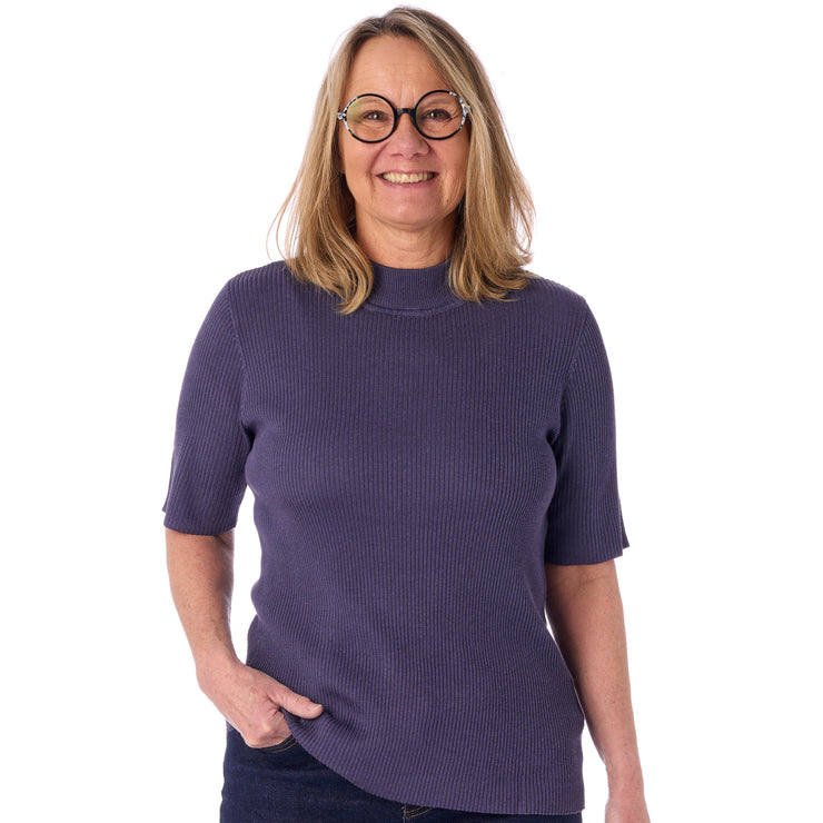 Ribbstickad tröja med hög hals och korta ärmar från Signature