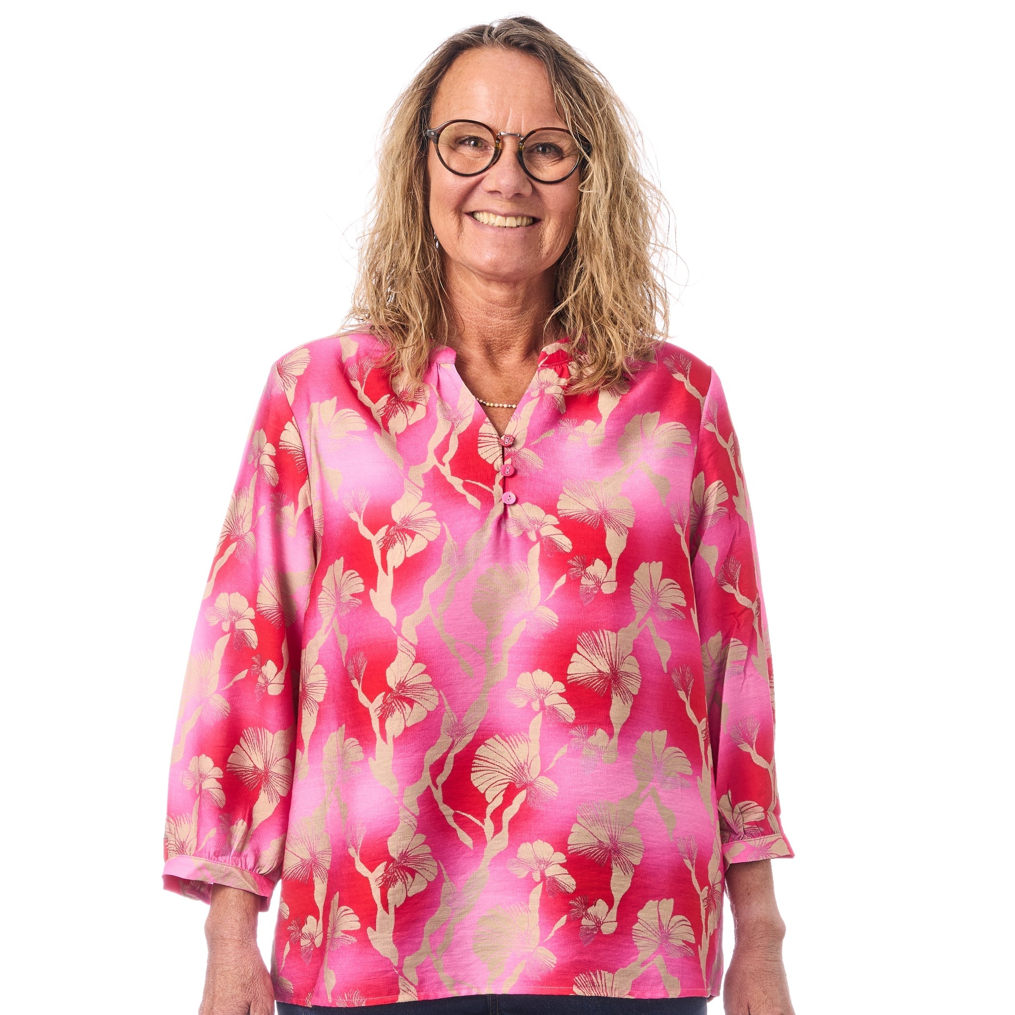 Blommig viskosblus med knappslå från Signature