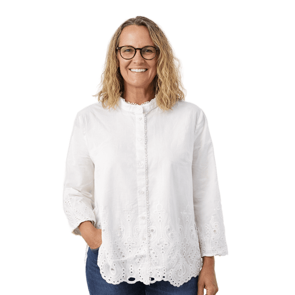 Vit spetsblus från Brandtex med broderi anglaise