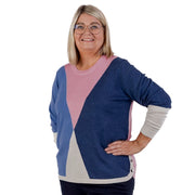 Mjuk stickad tröja med dekorativa knappar från Brandtex